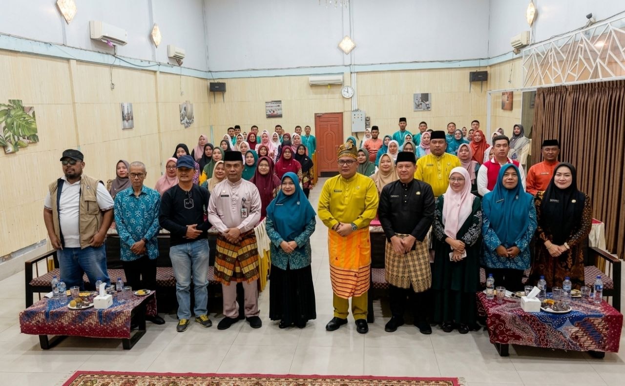 Kadis PMD Inhil Hadiri Sosialisasi Pengolahan Sampah Berbasis Masyarakat Melalui Bank Sampah