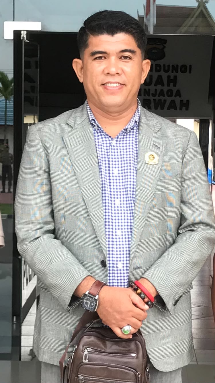 MENYELESAIKAN BENANG KUSUT TUMPANG TINDIH KAWASAN HUTAN DAN HAK ATAS TANAH.