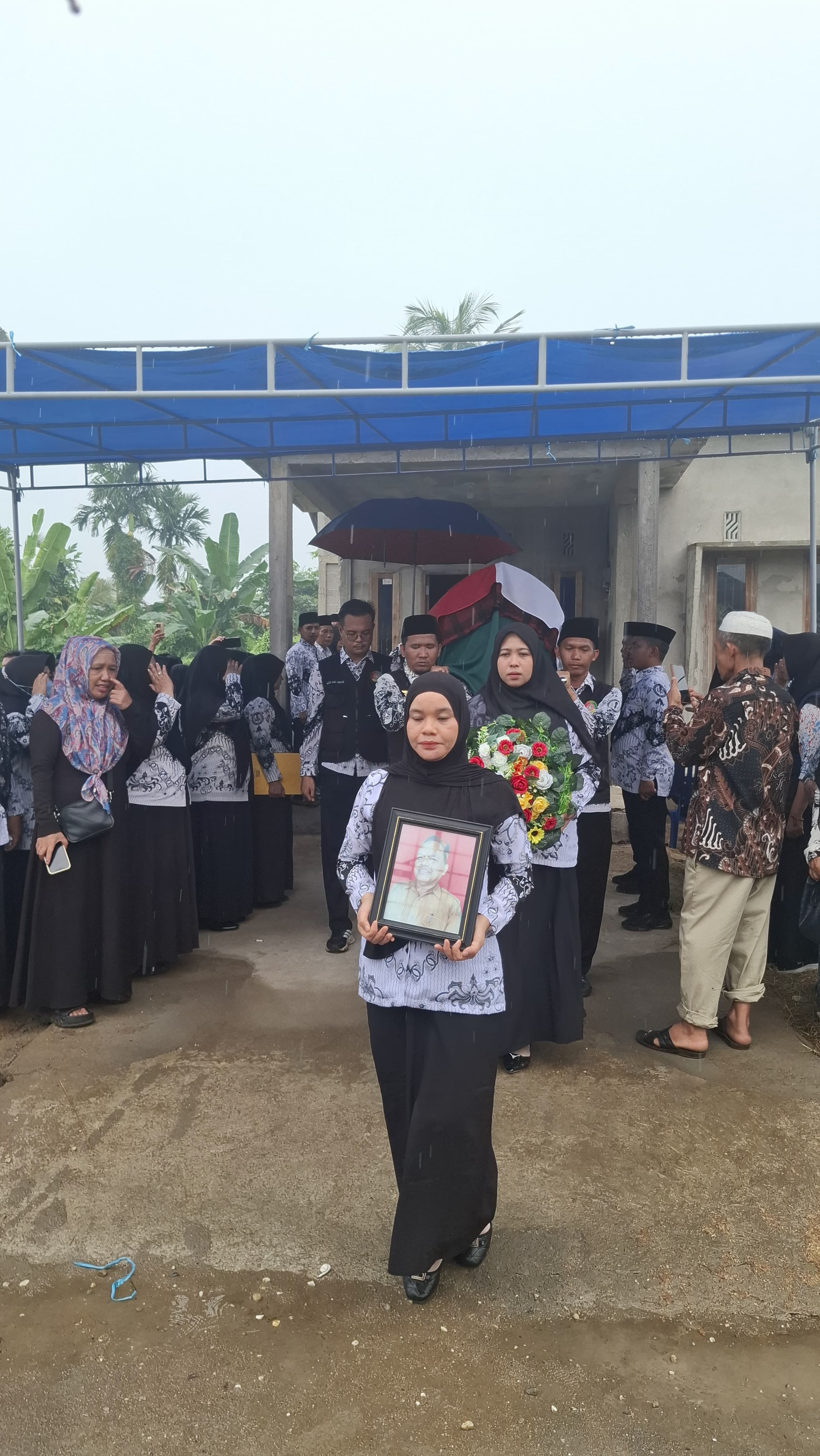 Satgas PGRI Tembilahan dan Inhil Gelar Upacara Penghormatan Terakhir untuk Almarhum Darman