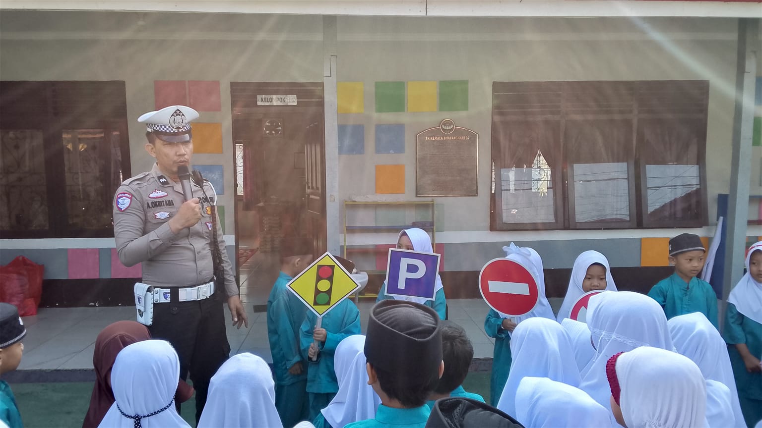 Tanamkan  sejak Dini Taat Berlalu Lintas, Polres Inhil Sapa TK Kemala Bhayangkari