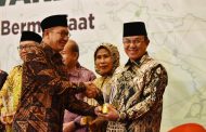 Bupati Inhil Terima Penghargaan BAZNAS Award 2019