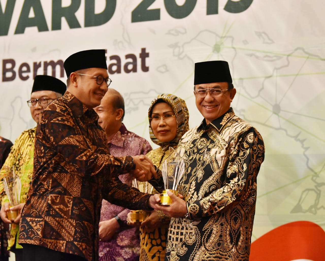 Bupati Inhil Terima Penghargaan BAZNAS Award 2019