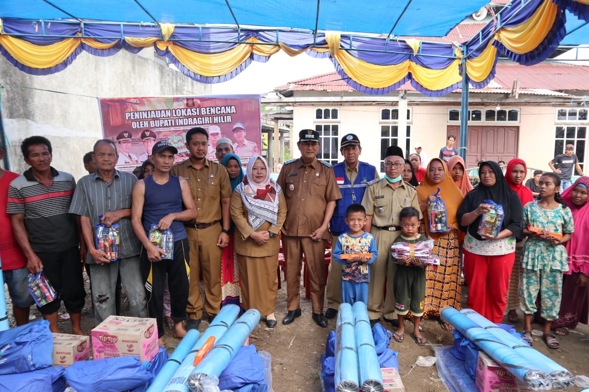 Kebakaran di Seberang Tembilahan Buat 39 Jiwa Kehilangan Tempat Tinggal, Wabup Inhil Langsung Datang Serahkan Bantuan