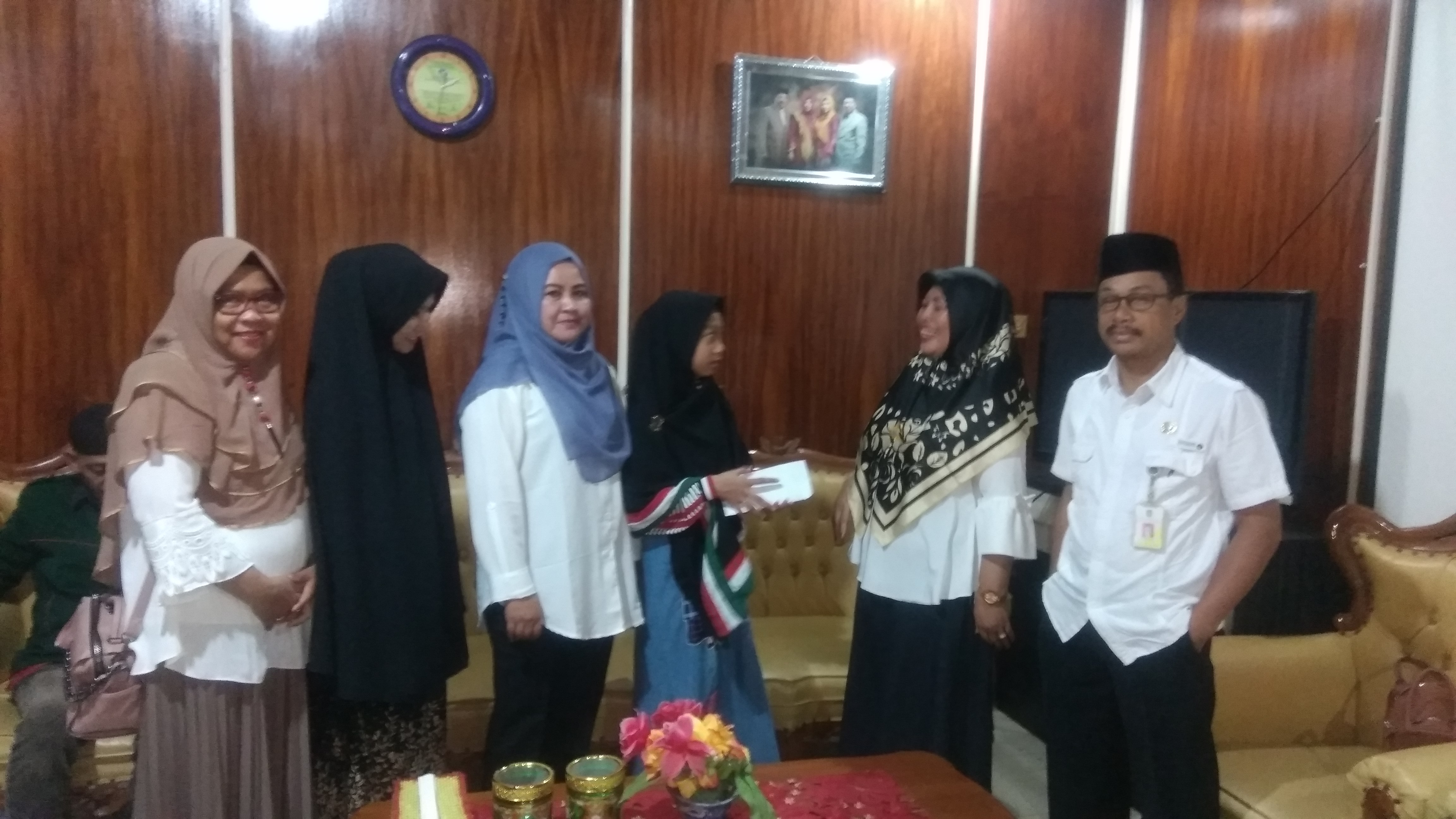 Disdik Inhil Beri Reward Murid SDN 001 Tembilahan