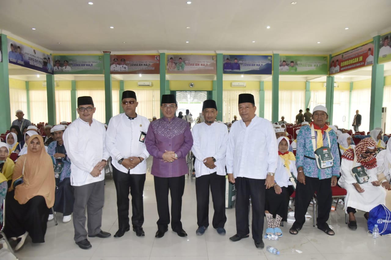 Jamaah Haji Gabungan Kabupaten/Kota Provinsi Riau disambut Bupati dan Wakil Bupati Inhil di Asrama Haji Antara Pekanbaru.