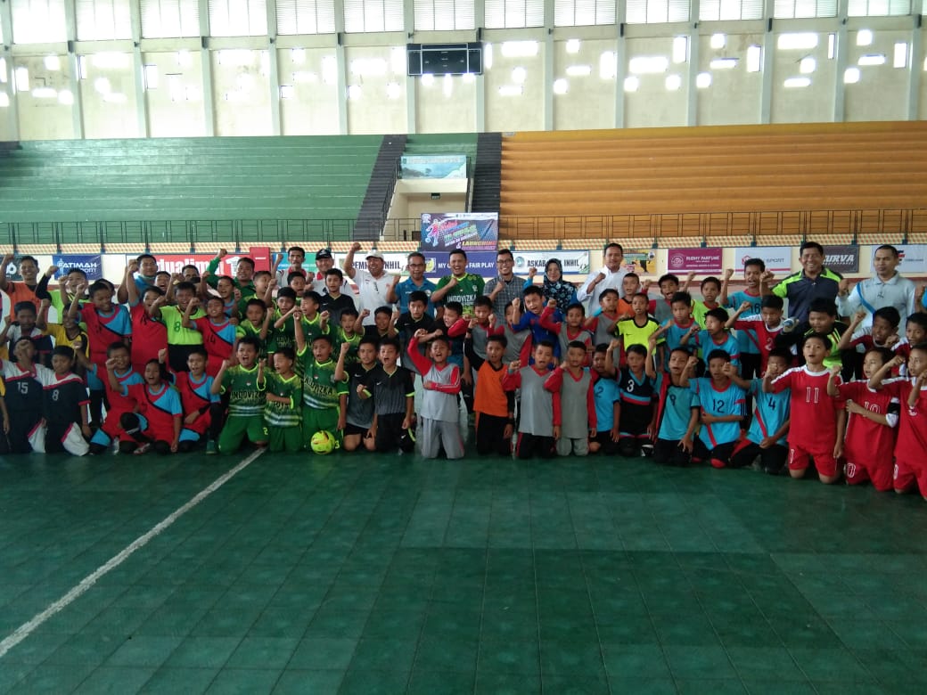 Kadis Parporabud Inhil Resmi Launching Indovizka Futsal Academy