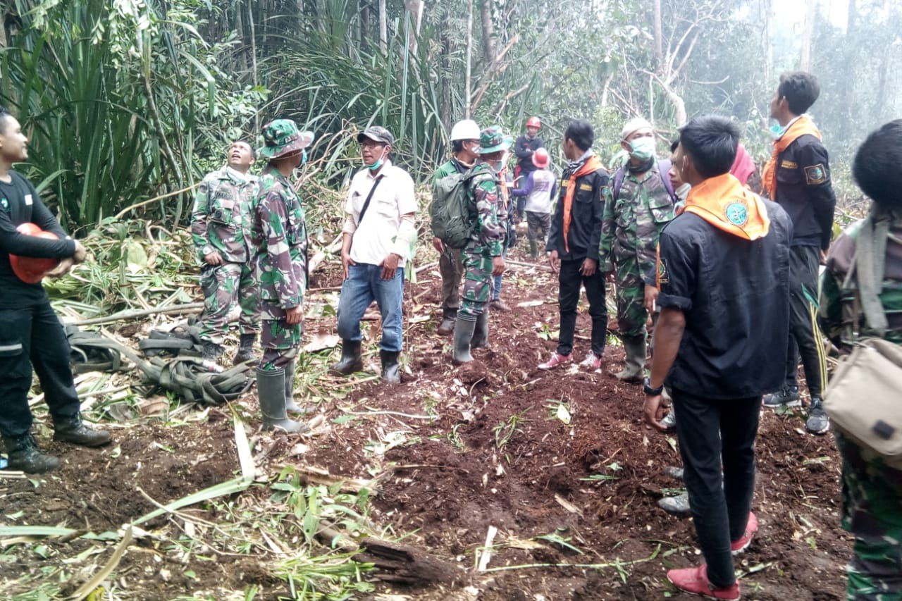 Mahasiswa Universitas Isalam Indragiri (Unisi) yang berjumlah 16 orang ikut serta dalam penanganan Kebakaran Hutan dan Lahan (Karhutla)