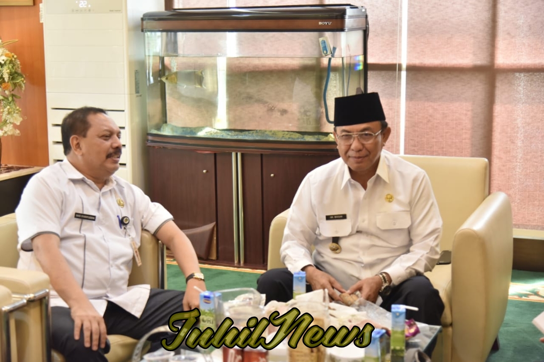 Bupati Inhil HM.Wardan Menerima Kunjungan Dosen Univ. KH.Ahmad Dahlan Jogya dalam hal Pengembangan Produk Kopra Putih