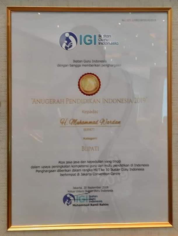 Bupati Inhil, HM Wardan Terima Penghargaan API dari IGI Pusat