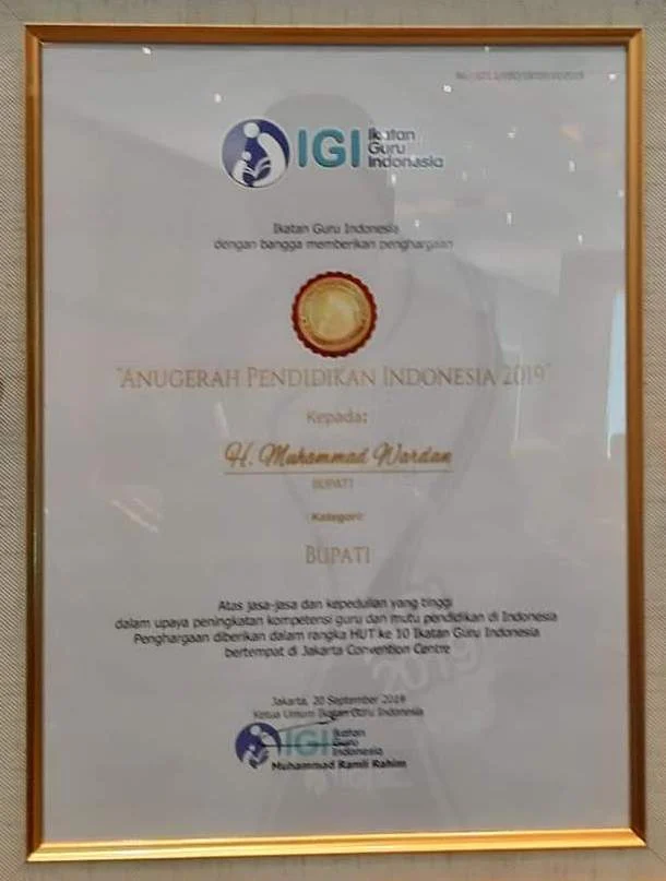 Bupati Inhil, HM Wardan Terima Penghargaan API dari IGI Pusat