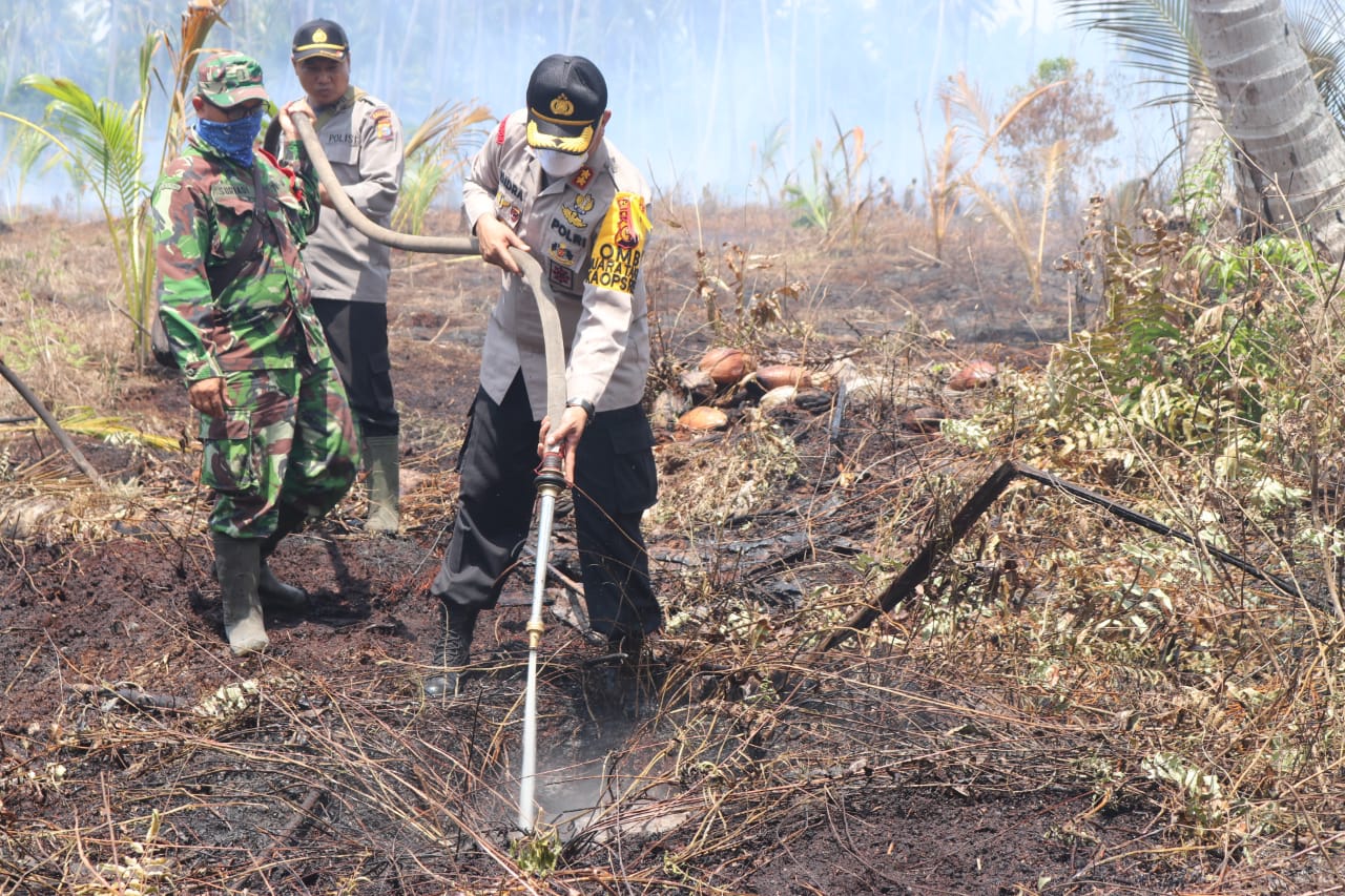 Kapolres Inhil Turun Menyisir Karhutla Di Kecamatan Mandah.