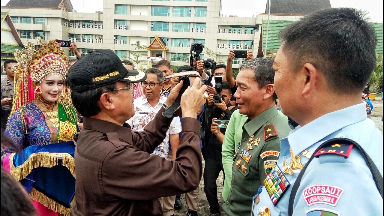 kunjungan kerja Penutup secara resmi program Tentara Manunggal Membangun Desa (TMMD) ke-106 Kodim 0314/Inhil di Desa Sanglar