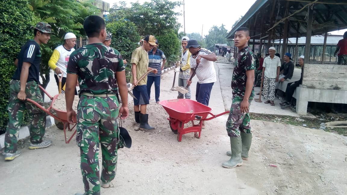 Satgas TMMD ke 106 Kodim 0314/Inhil selain melakukan pengerjaan sasaran yang telah terencana, juha melakukan kegiatan tambahan di luar sasaran fisik sebagai wujut karya bhakti di Desa Sanglar