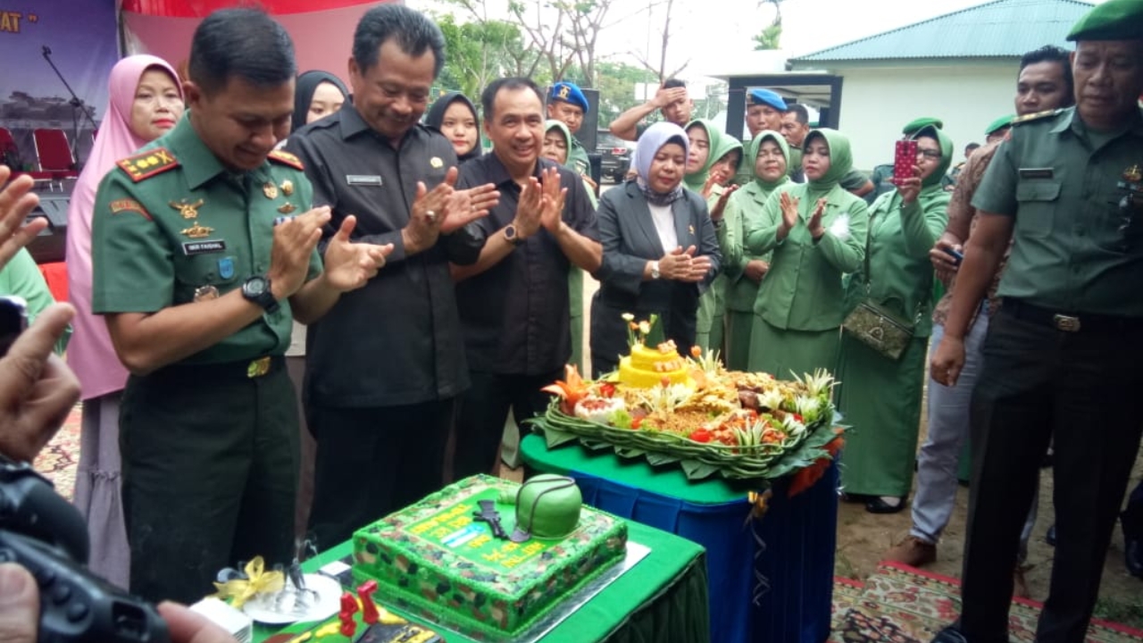 TEMBILAHAN - Komando Distrik Militer (Kodim) 0314/Inhil gelar Syukuran dalam rangka peringatan Hari Ulang Tahun (HUT) Tentara Nasional Indonesia (TNI) ke 74.