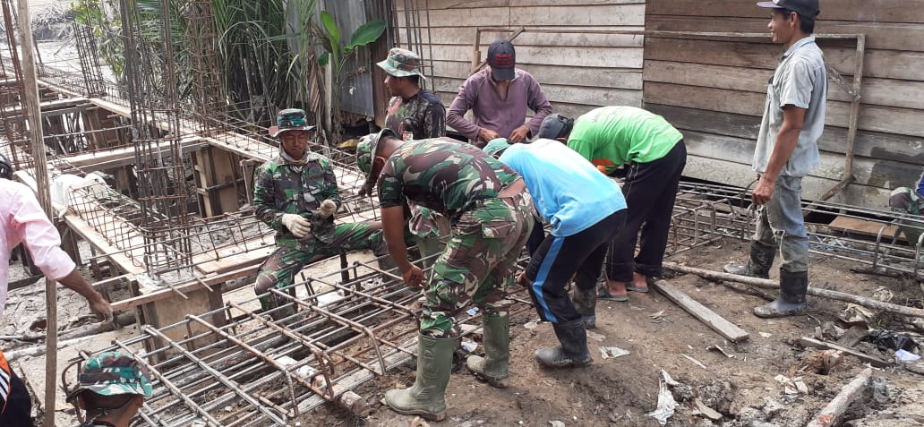 Pasang Surutnya Air Sungai Batang Gangsal Bukan Jadi Halangan Bagi Satgas TMMD ke-106 Kodim 0314/Inhil