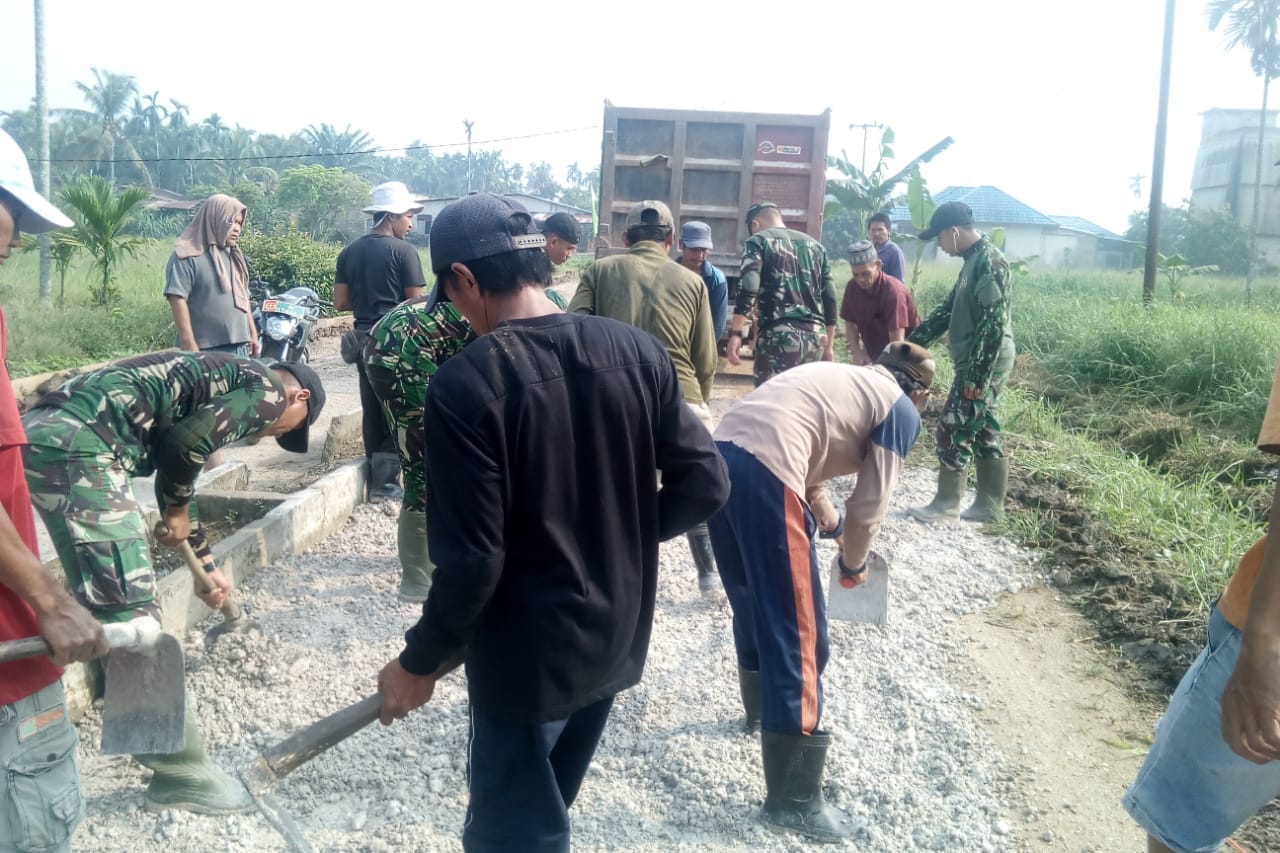 Terus Digesa, Sudah Tidak Ada Lagi Jalan Berlubang di Lokasi Sasaran Satgas TMMD ke 106 Kodim 0314/Inhil