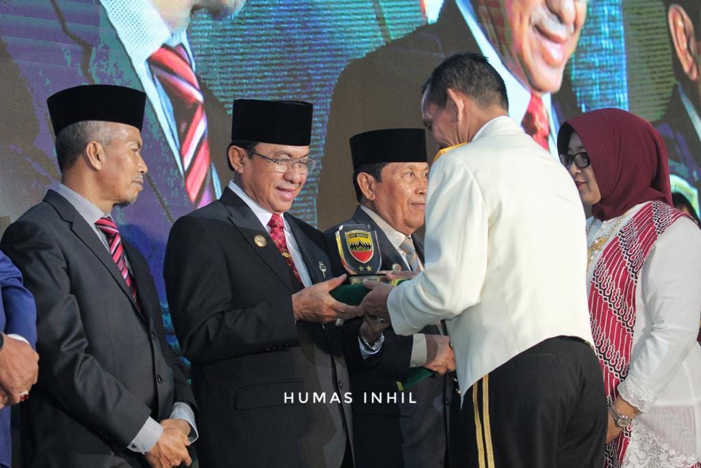 Bupati Inhil Terima Penghargaan dari KODAM I/Bukit Barisan