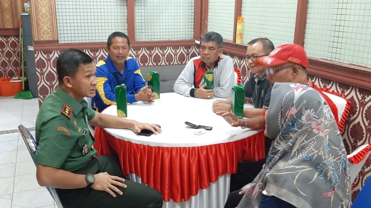 Dandim 0314/ Inhil Kolonel Inf Imir Faishal mengadakan kunjungan ke Kantor Kesatuan Bangsa dan Politik (Kesbangpol)