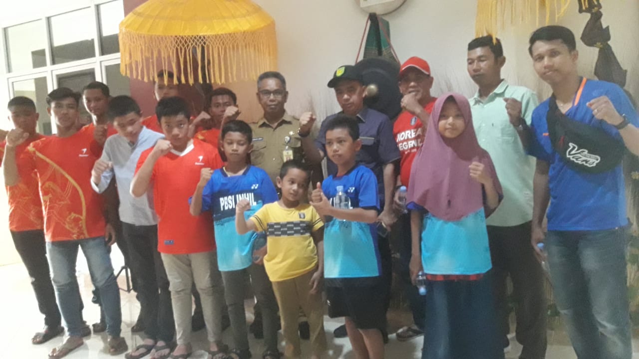 Ikuti Kejurprov Riau 2019 di Inhu, Kadisparporabud dan Ketua PBSI Lepas Atlet Bulutangkis Inhil