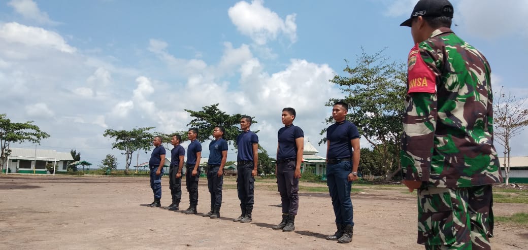 Koramil 03/Tempuling Melaksanakan Tugas Pembinaan Terhadap Security PT SRL Dan juga secara berkesinambungan melaksanakan pelatihan  PBB