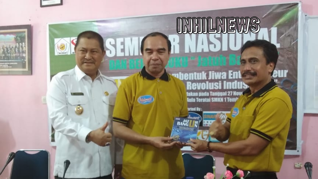 Ketua Umum DPP AMRI Jadi Pemateri Seminar Nasional dan Bedah Buku di SMKN 1 Tembilahan