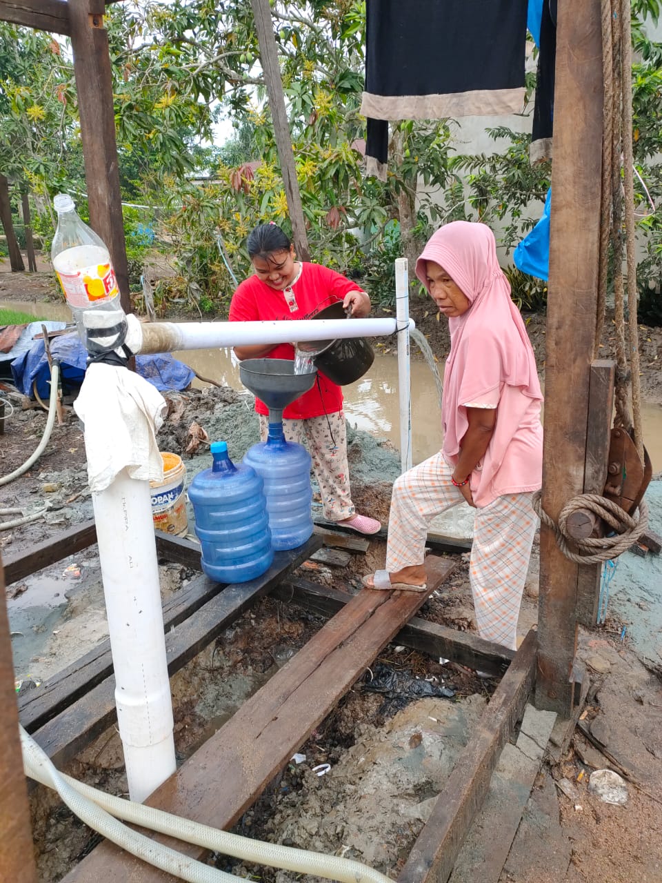 Susah Mendapatkan Air Bersih, PT GIN Beri Bantuan Sumur Bor Ke Masyarakat Lahang Hulu