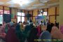 Anggota Koramil 08/Mandah Babinsa Desa Bakau Aceh Serka Arafat bersama masyarakat Desa Bakau Aceh melaksanakan kegiatan gotong royong (goro), membersihkan tempat wudhu di Mesjid Jami' Al Inayah