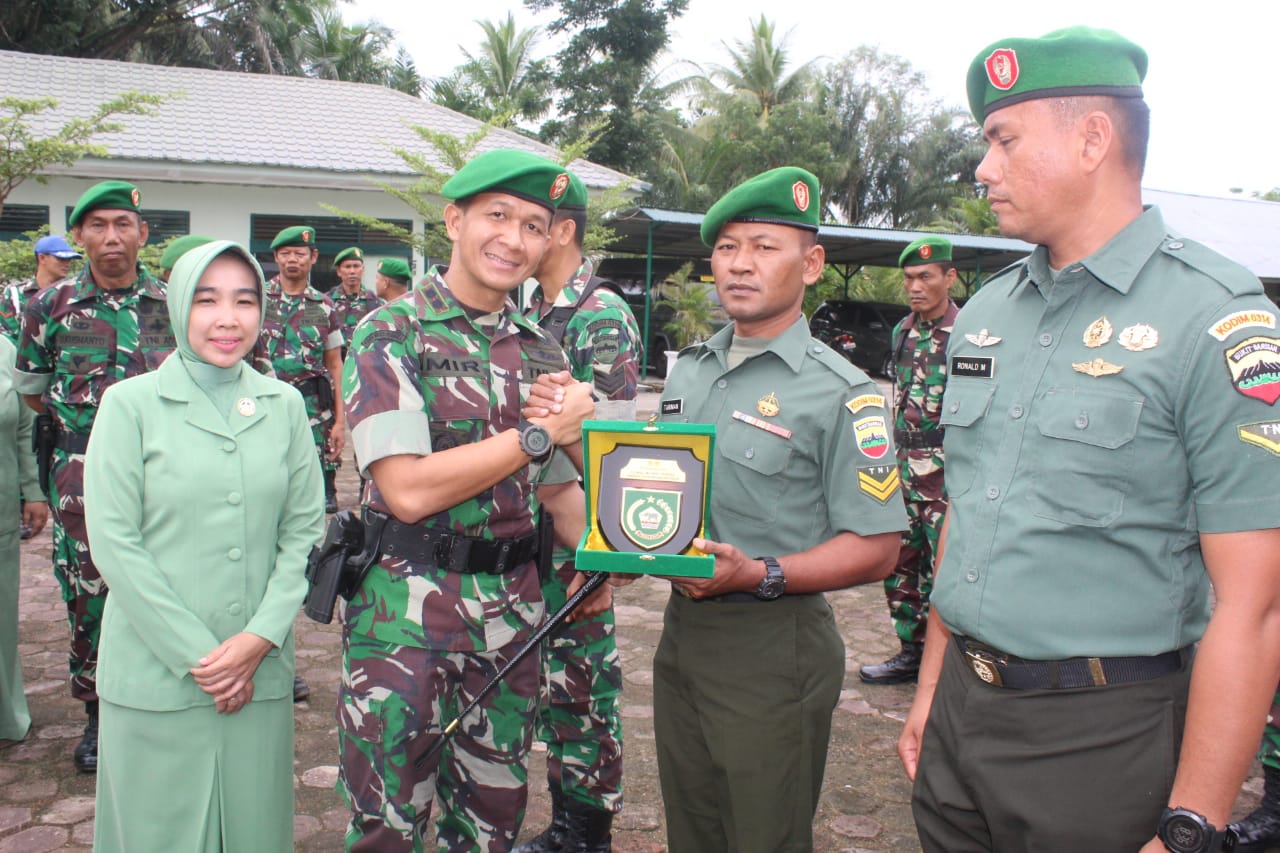 Kodim 0314/Inhil melaksanakan upacara pelepasan pindah satuan dan penerimaan anggota baru