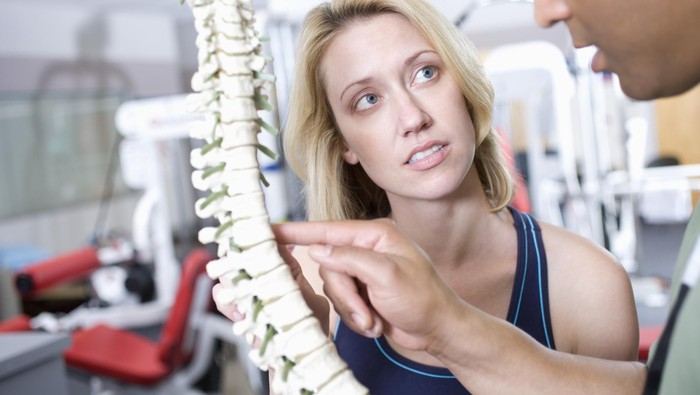 Penyebab Sakit Tulang Belakang & Cara Mengatasinya