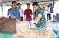 Dandim Letkol Inf Imir Faishal memperkenalkan Home Industri tentang Pengolahan limbah sabut kelapa