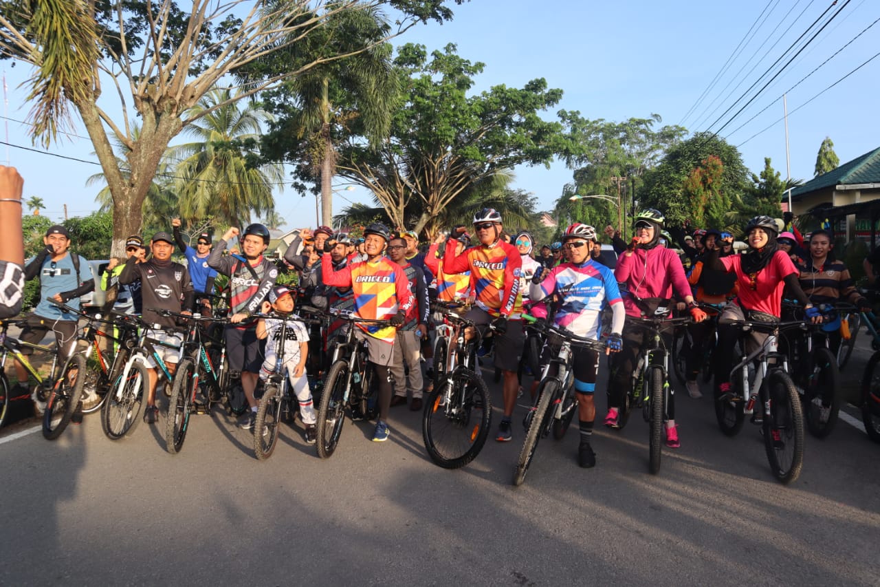 Dandim Dan Kapolres Inhil Melaksanakan goes bersepeda di Kota Tembilahan