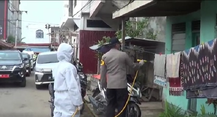 Tim Gabungan Penyemprotan Disinfektan Massal Sambangi Rumah Warga dan Tempat Umum