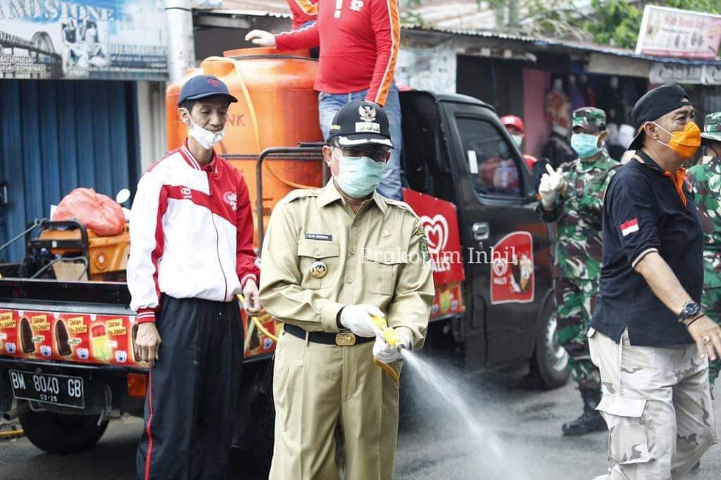 Ketua Tim Gugus Tugas Pencegahan Penyebaran Covid-19 di Inhil HM.Wardan Pimpin Penyemprotan Secara Massal.