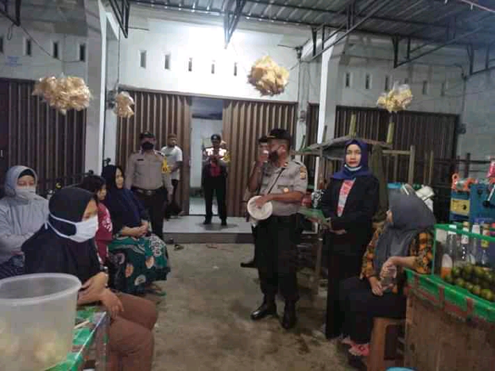 Lurah Tembillahan Barat Bersama Polsek dan Satpol PP Patroli Himbauan Cegah Covid-19 kepada warga