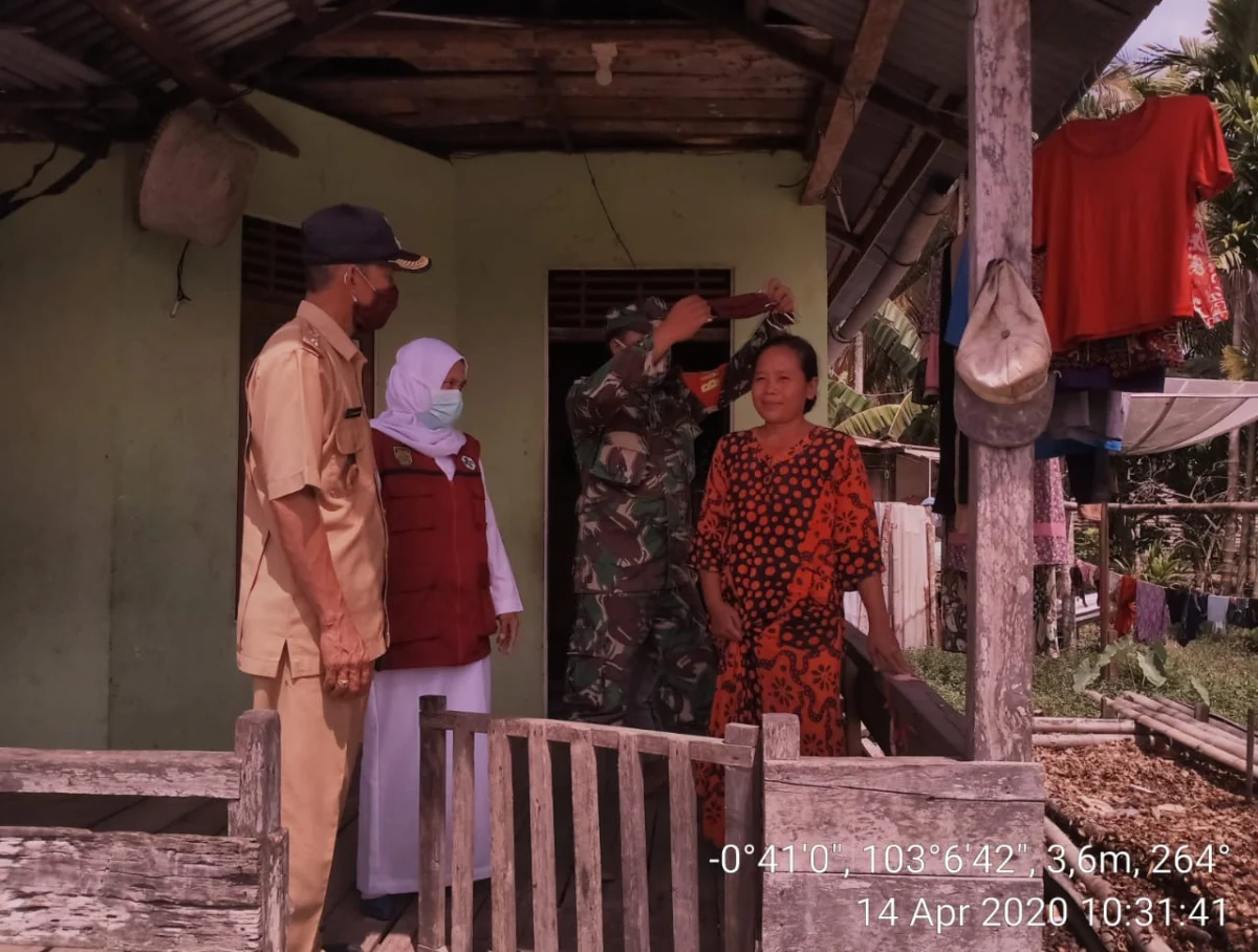 Kegiatan Babinsa Koramil 07/Reteh ini selalu membuat pandangan masyarakat tak pernah putus.