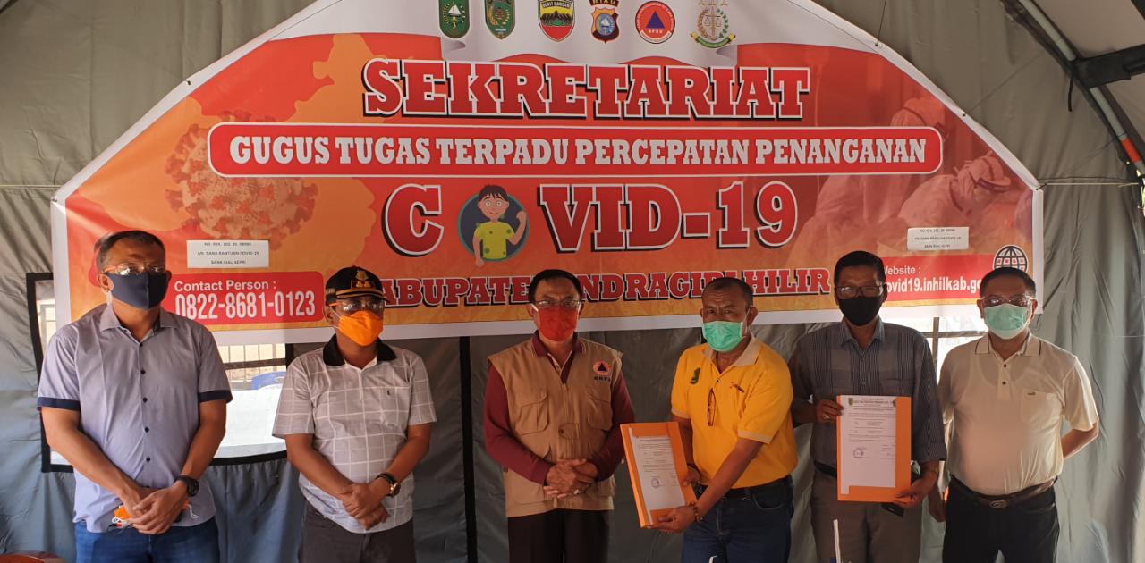 Bupati Inhil Salurkan Ratusan Paket Sembako untuk 2 Kecamatan