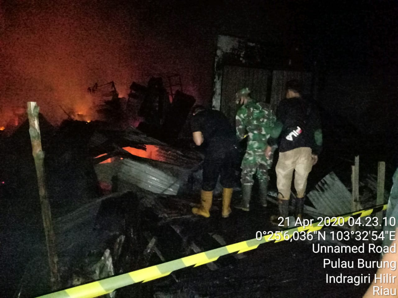 Kebakaran ditengah pasar Pulau Burung