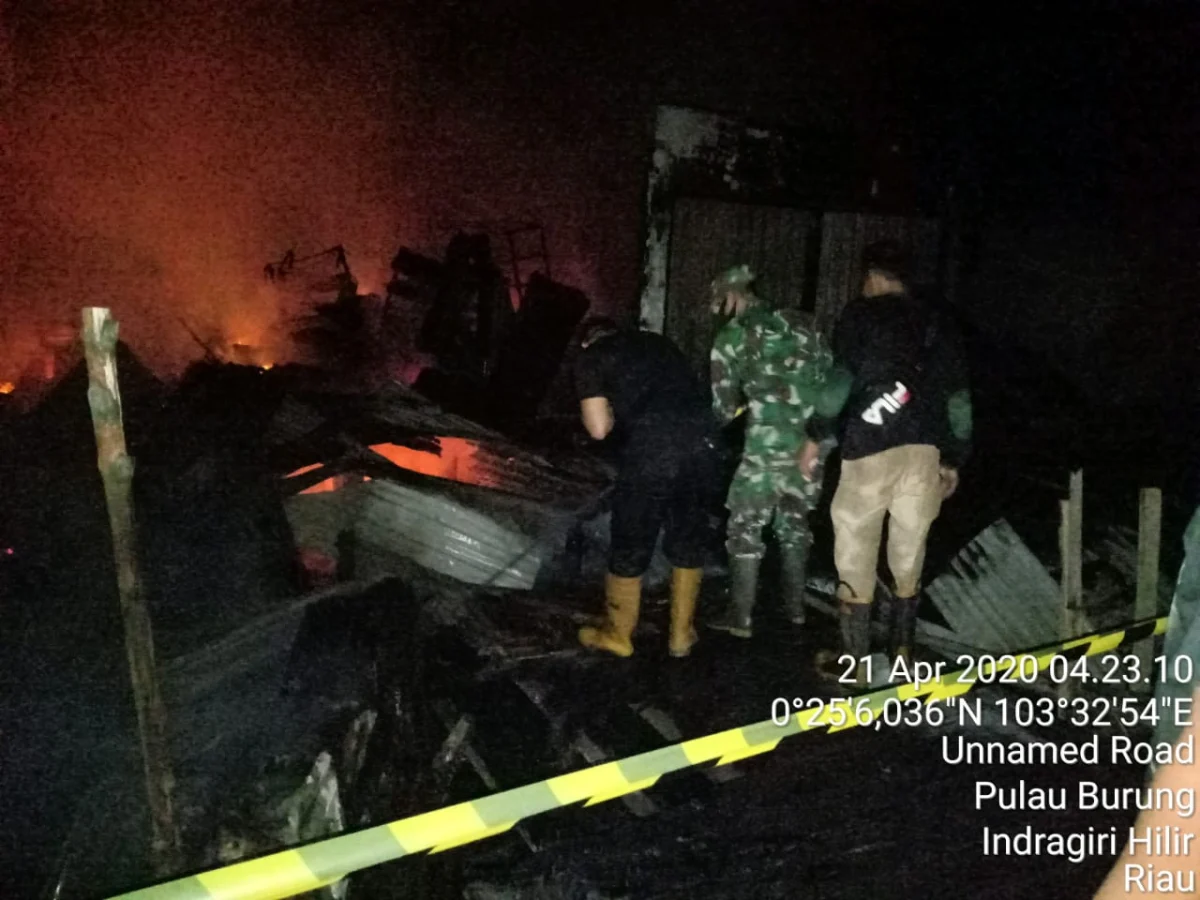 Kebakaran ditengah pasar Pulau Burung