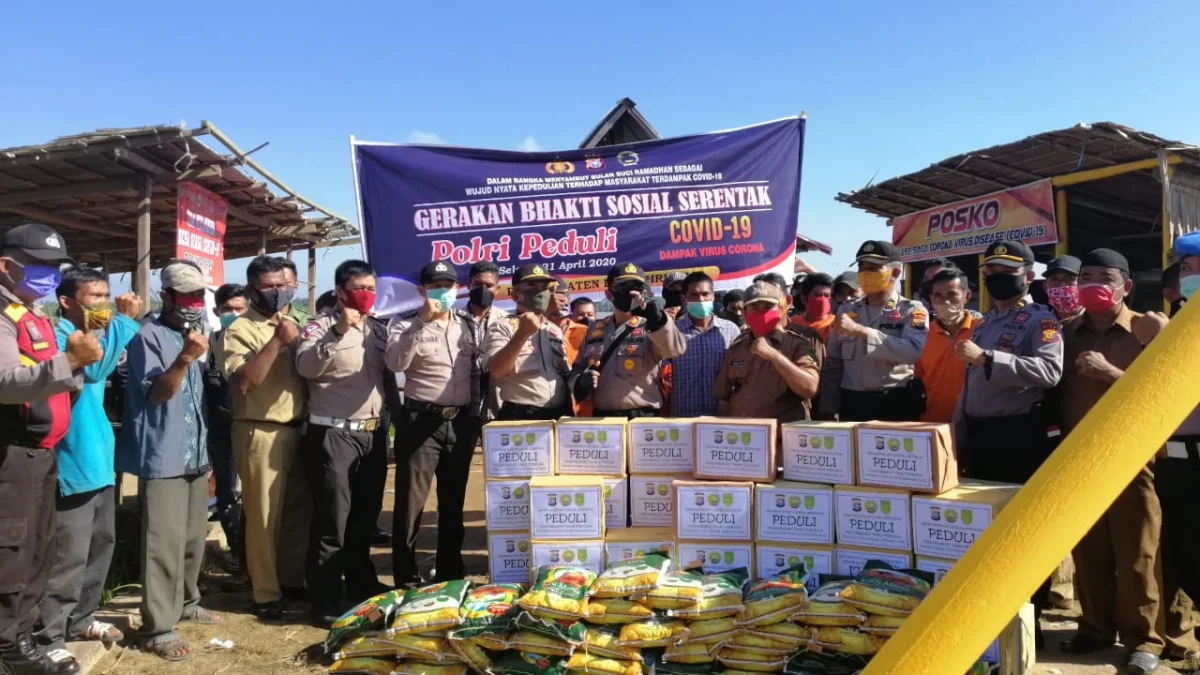 *Gerakan Bakti Sosial Serentak Polri peduli dampak Covid -19 sasar 50 KK warga Miskin Desa Sungai Intan*