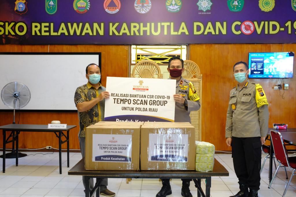 PT Tempo Scan Groups Peduli, Wakapolda Serahkan Bantuan Vitamin Bagi Personel Gugus Tugas Covid-19 Polda Riau