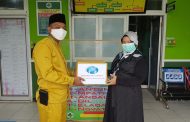 Relawan IWO Inhil Distribusikan APD Baju Hazmat ke Sejumlah Puskesmas dan Pustu