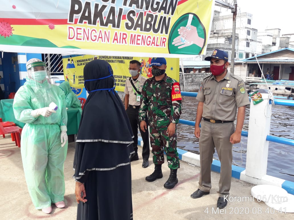 *Babinsa Koramil 06/Kateman Berpesan : Tidak Boleh Naik dan Turun Ke Speed Boat Jikalau Tidak Memakai Masker*