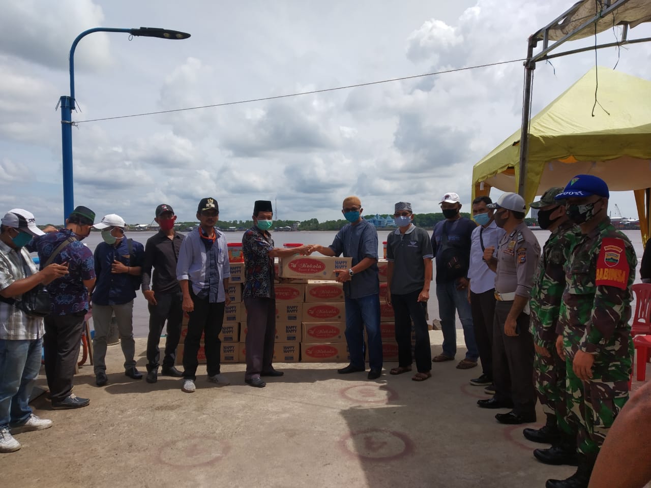 Melalui Yayasan Dwipa Abadi,PT Pulau Sambu Group Membagikan 14.000 Roti Kaleng