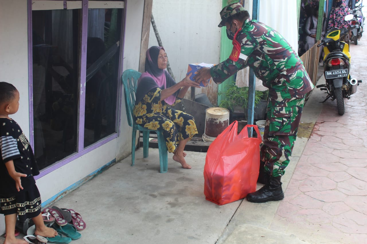 *Selepas Lebaran Kodim 0314 Inhil Kembali door to door Kegiatan Jumat Barokah*