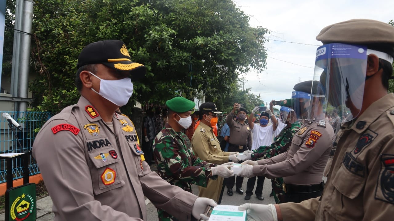 *Tim Terpadu Penegak Disiplin Protokol Kesehatan menggelar apel pelaksanaan Penegakkan Disiplin Masyarakat Produktif Aman Covid-19*