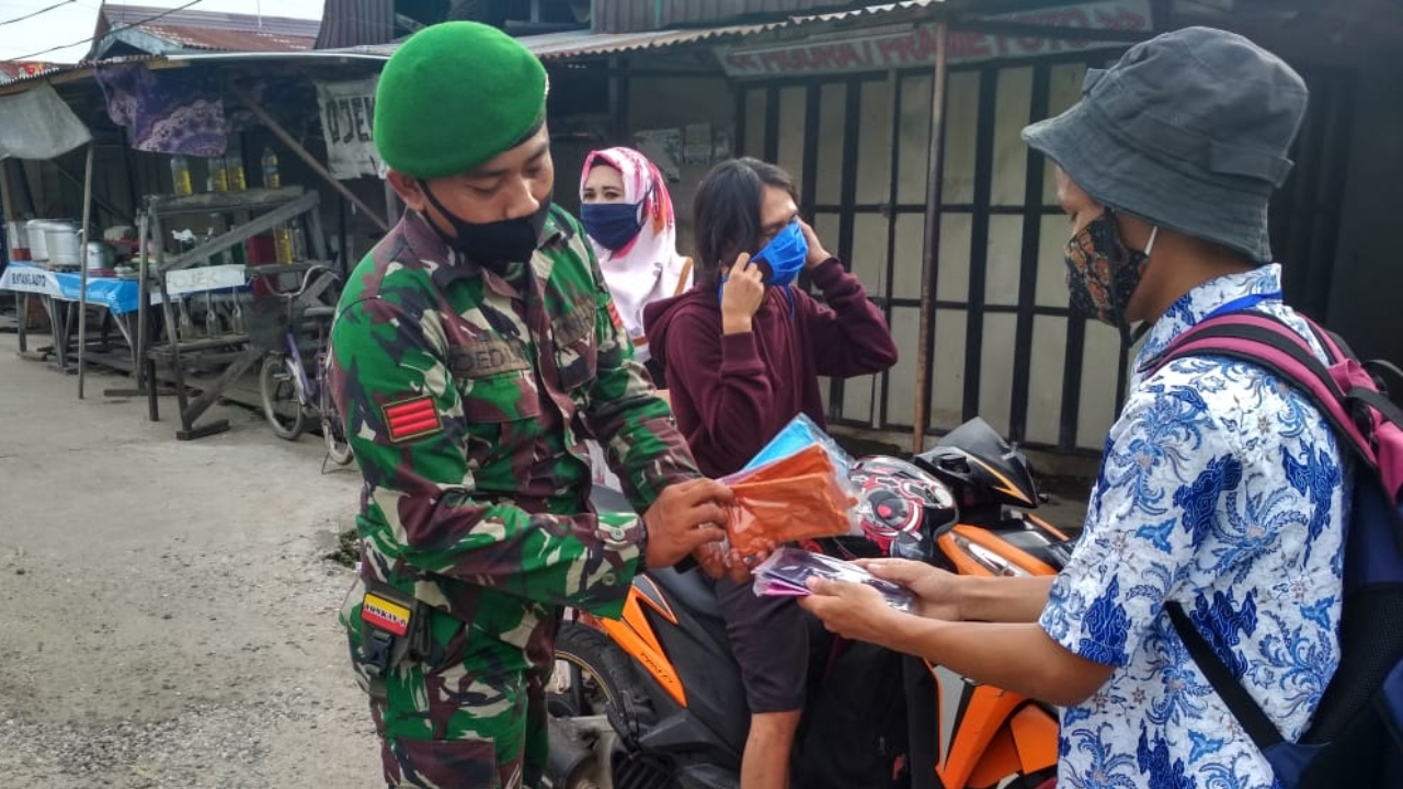 10 Orang Mahasiswa Universitas Riau (Unri) sedang melaksanakan Kuliah Kerja Nyata (kukerta) di Kecamatan Tembilahan