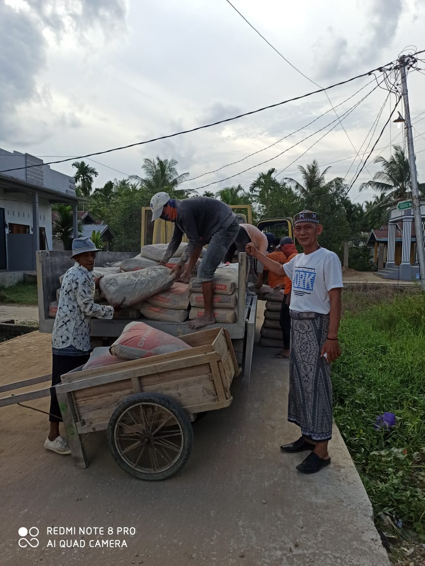 Kapolres Inhil, Beri Bantuan Material Pondok Syekh Abdurrahman Siddiq II