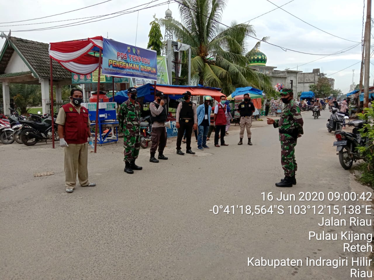 *Tegakkan Disiplin Protokol Kesehatan,Danramil 07/Reteh pimpin penegakan disiplin kesehatan covid-19 di kecamatan Reteh*