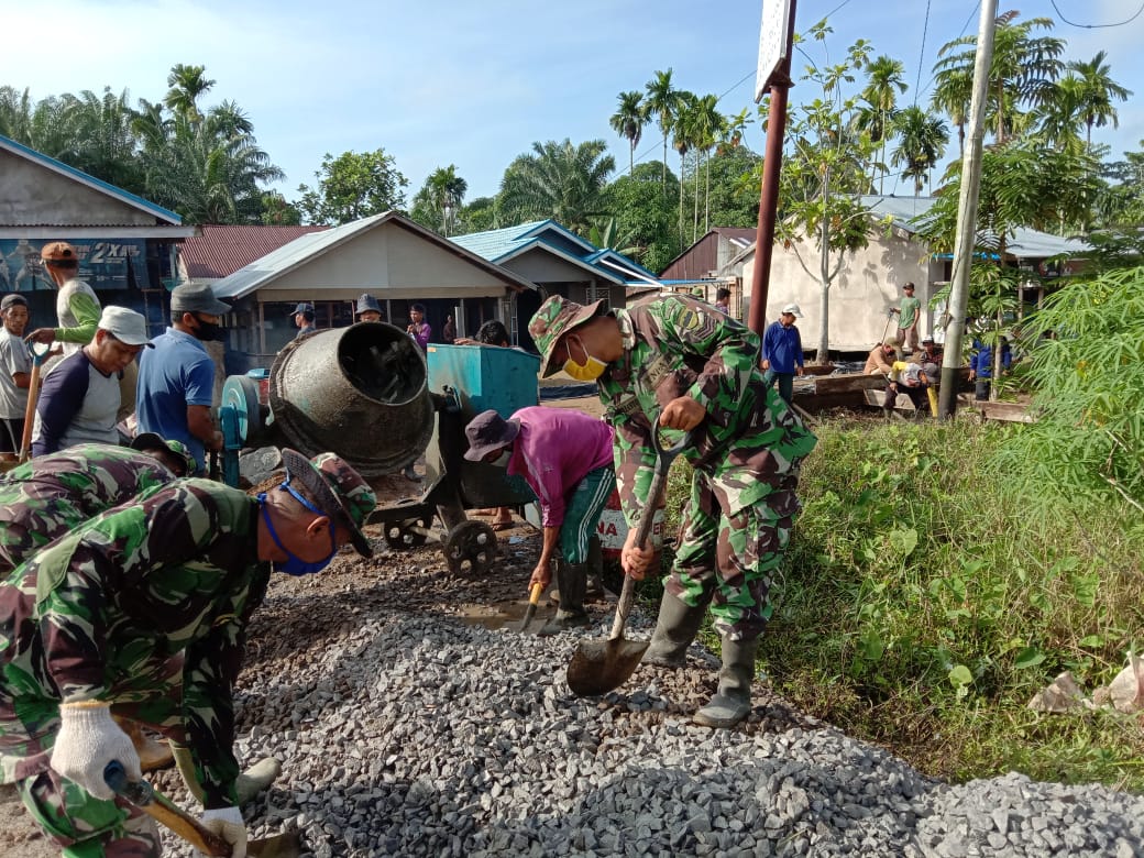 *Pembawaan para TNI anggota Satgas TMMD begitu ramah, bersahabat*