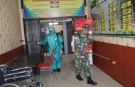 *Gugus Tugas Covid-19 Kabupaten Indragiri Hilir terus berupaya melaksanakan penyemprotan cairan disinfektan di kota Tembilahan*
